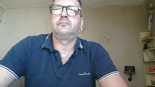 Snapshot of matrikes1 chatting on 04-06-26, 01:01 matrikes1 online show from 04-06-26, 01:01