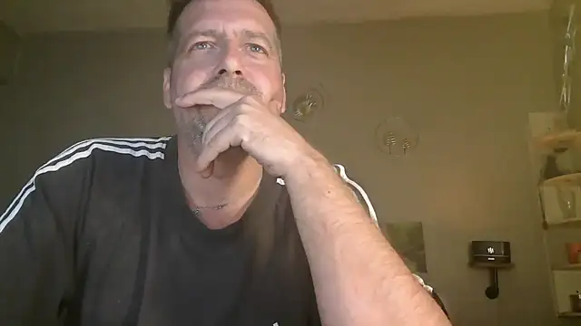 Snapshot of matrikes1 chatting on 05-11-26, 04:04 matrikes1 online show from 05-11-26, 04:04