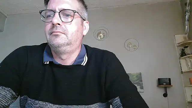 Snapshot of matrikes1 chatting on 05-18-26, 03:18 matrikes1 online show from 05-18-26, 03:18