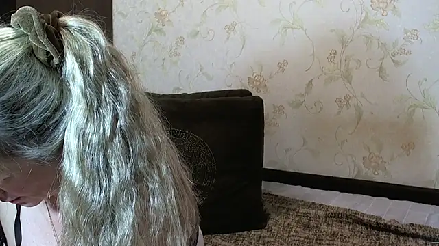 Snapshot of MARMELADINKA- chatting on 11-17-25, 09:48 MARMELADINKA- online show from 11-17-25, 09:48