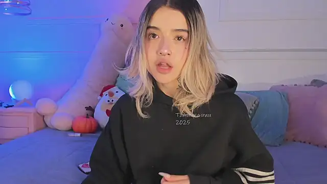 Snapshot of _Tammara_ chatting on 11-14-25, 05:55 Tammara online show from 11-14-25, 05:55