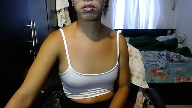 Snapshot of sensual_nataliee chatting on 12-12-24, 07:04 sensual nataliee online show from 12-12-24, 07:04