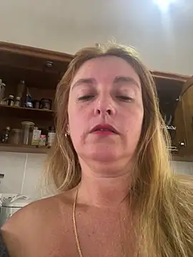 Snapshot of moniquerainx chatting on 06-11-26, 03:10 moniquerainx online show from 06-11-26, 03:10