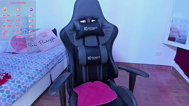 esmeralda milf online show from 03-17-25, 08:51