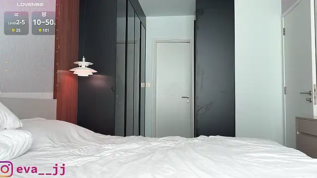 Eva JJ online show from 02-14-26, 02:41