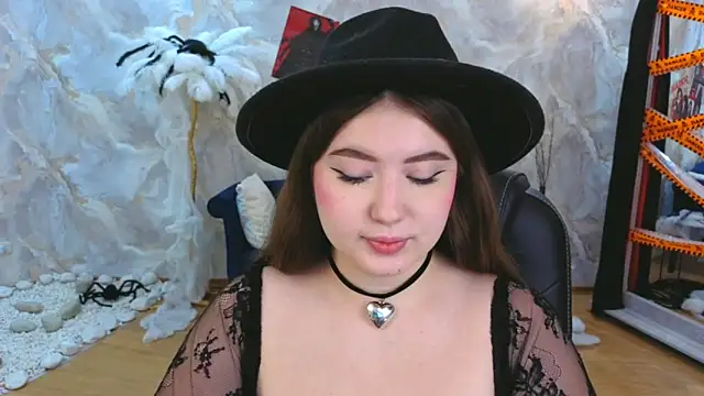 NicoleFoxery online show from 10-30-25, 06:19