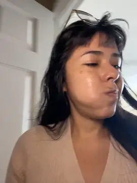 Evie-Luna online show from 11-30-25, 07:07