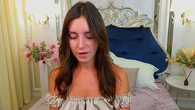 Snapshot of Ariana_Petite chatting on 06-15-26, 12:13 Ariana Petite online show from 06-15-26, 12:13