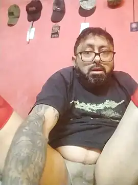 Snapshot of lingerieman420@xh chatting on 06-24-26, 05:39 lingerieman420xh online show from 06-24-26, 05:39