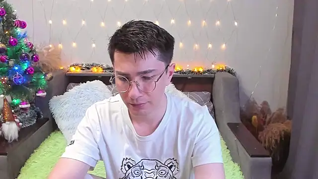 Snapshot of Yumi_steve chatting on 01-05-25, 12:09 Yumi steve online show from 01-05-25, 12:09