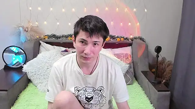Snapshot of Yumi_steve chatting on 10-07-25, 05:54 Yumi steve online show from 10-07-25, 05:54