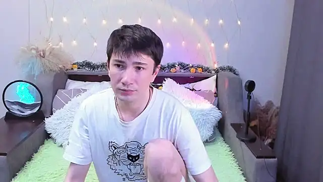 Snapshot of Yumi_steve chatting on 10-27-25, 06:12 Yumi steve online show from 10-27-25, 06:12