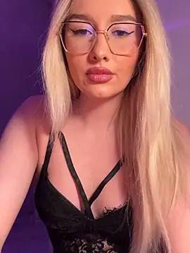 Snapshot of mollyxxx chatting on 04-28-26, 01:48 mollyxxx online show from 04-28-26, 01:48