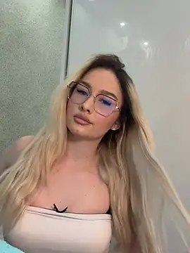 Snapshot of mollyxxx chatting on 05-09-26, 04:06 mollyxxx online show from 05-09-26, 04:06