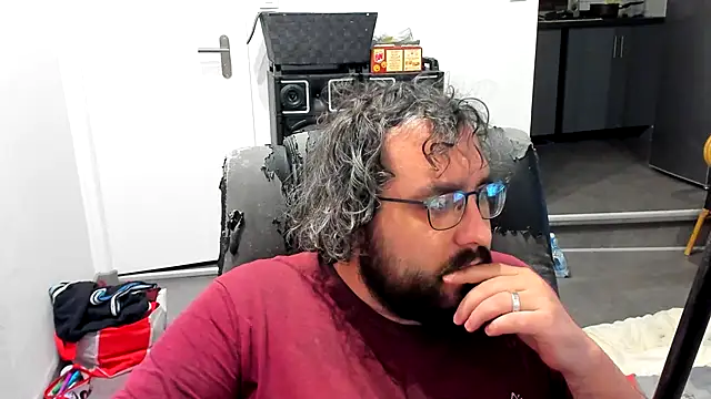 Snapshot of bears549a chatting on 12-12-24, 09:48 bears549a online show from 12-12-24, 09:48