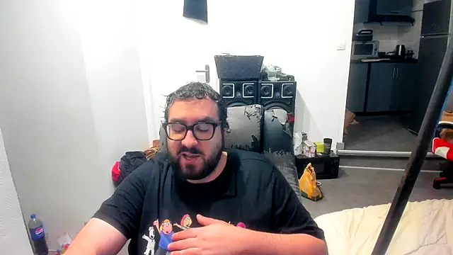 Snapshot of bears549a chatting on 11-10-25, 04:00 bears549a online show from 11-10-25, 04:00