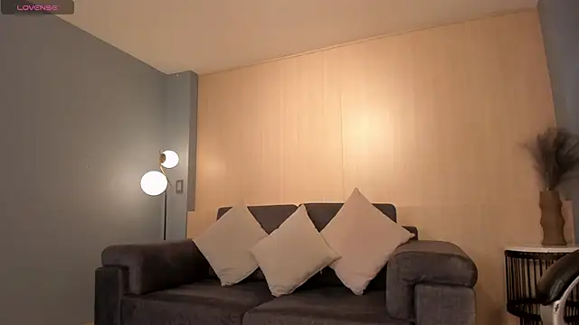 MiaRoberts1 online show from 11-13-25, 06:07