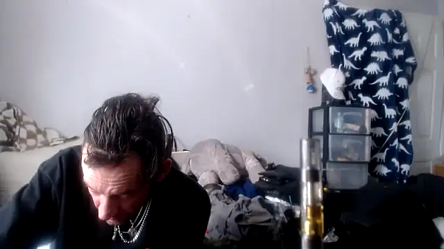 Snapshot of lickthecat chatting on 10-10-25, 09:47 lickthecat online show from 10-10-25, 09:47