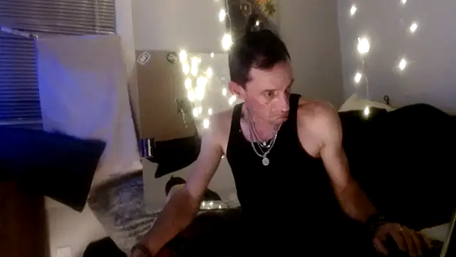 Snapshot of lickthecat chatting on 11-04-25, 12:59 lickthecat online show from 11-04-25, 12:59