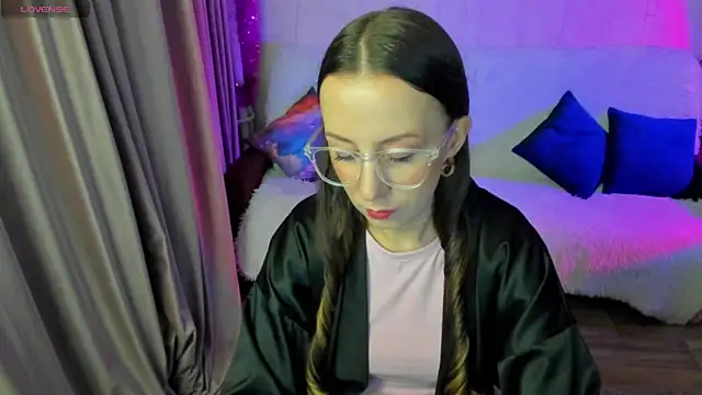 CurlySteph online show from 11-17-25, 06:03