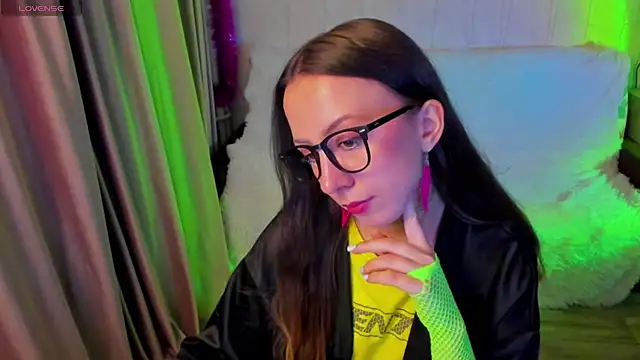 CurlySteph online show from 11-27-25, 05:26