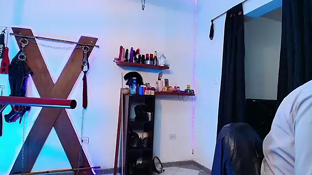 boy n girl online show from 12-14-24, 09:40