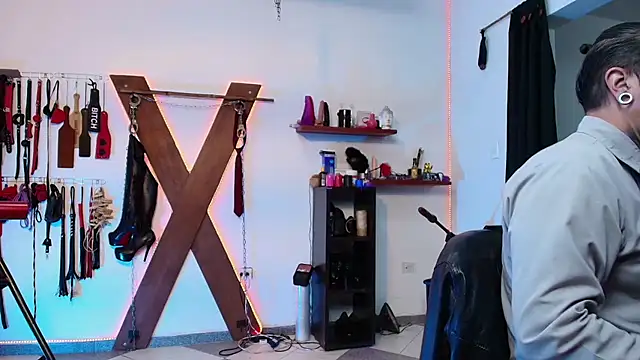 boy n girl online show from 01-31-25, 09:48