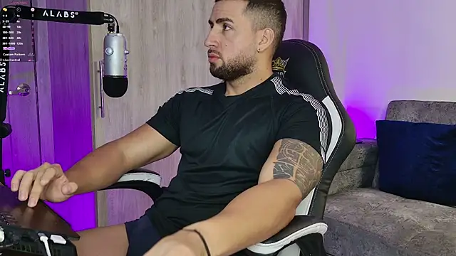 Snapshot of mr_david_cox chatting on 02-17-25, 11:44 mr david cox online show from 02-17-25, 11:44