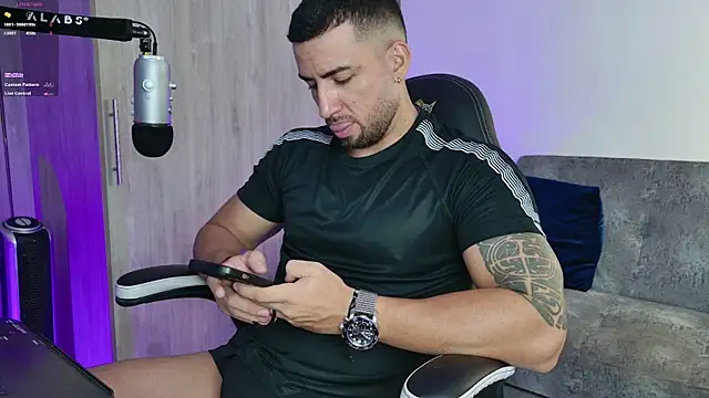 Snapshot of mr_david_cox chatting on 02-23-25, 01:53 mr david cox online show from 02-23-25, 01:53