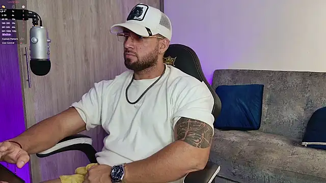 Snapshot of mr_david_cox chatting on 03-05-25, 12:38 mr david cox online show from 03-05-25, 12:38