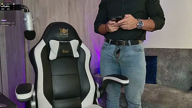 Snapshot of mr_david_cox chatting on 03-06-25, 12:43 mr david cox online show from 03-06-25, 12:43