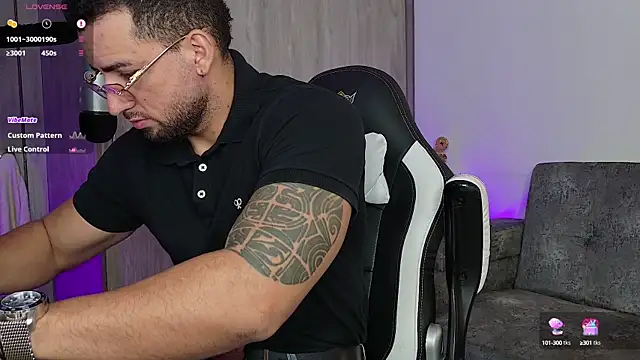 Snapshot of mr_david_cox chatting on 03-12-25, 12:47 mr david cox online show from 03-12-25, 12:47