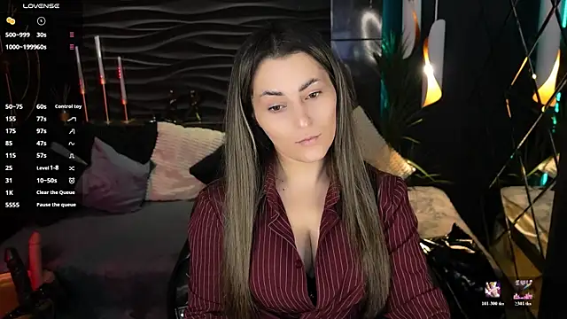 Snapshot of KylieMellow chatting on 06-10-26, 01:43 KylieMellow online show from 06-10-26, 01:43