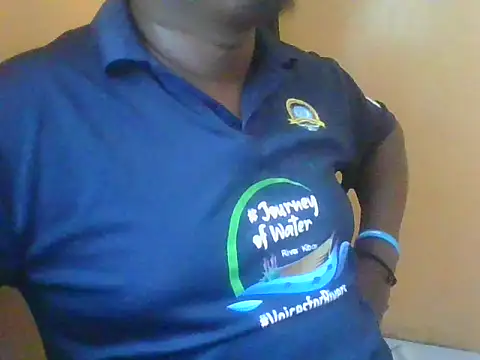 Snapshot of honeyswit chatting on 07-11-26, 11:24 honeyswit online show from 07-11-26, 11:24