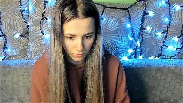 MaggieCake online show from 01-04-25, 04:01