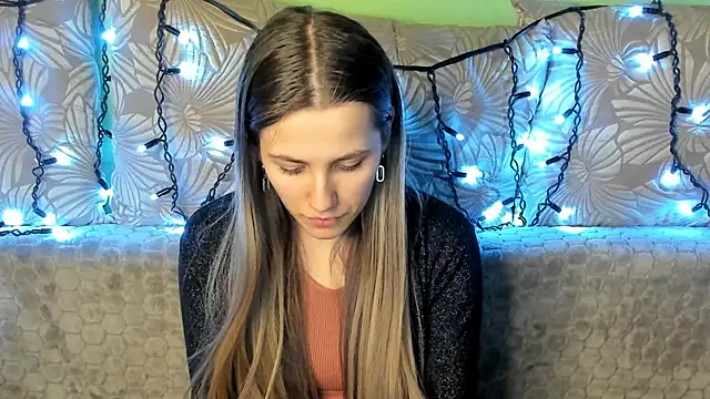 MaggieCake online show from 02-14-25, 04:37