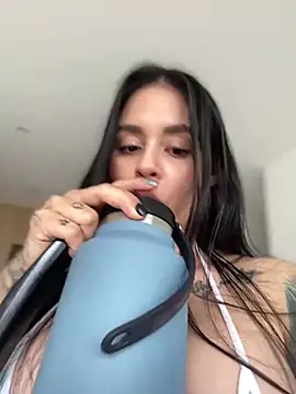 Snapshot of LaraHenao chatting on 01-30-25, 12:59 LaraHenao online show from 01-30-25, 12:59