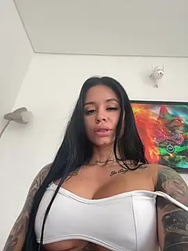 LaraHenao online show from 07-15-26, 02:11