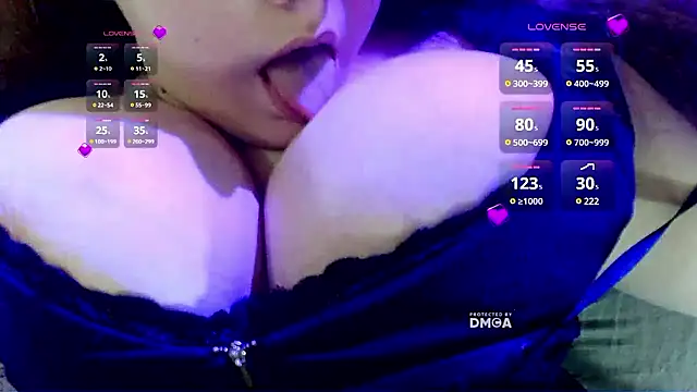 Snapshot of Mrs_Dream chatting on 03-18-25, 01:00 Mrs Dream online show from 03-18-25, 01:00