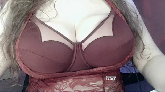 Snapshot of Mrs_Dream chatting on 09-14-25, 12:10 Mrs Dream online show from 09-14-25, 12:10