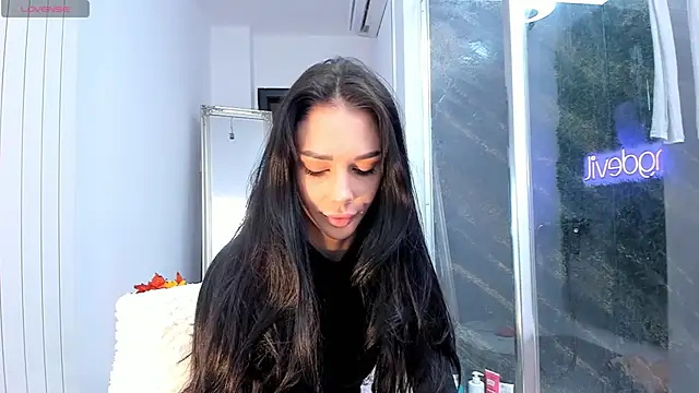 Snapshot of realhotfallingdevil chatting on 10-09-25, 04:21 realhotfallingdevil online show from 10-09-25, 04:21