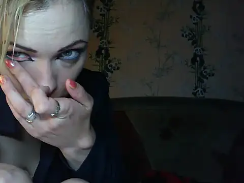 WildMissNiks online show from 06-11-26, 06:11