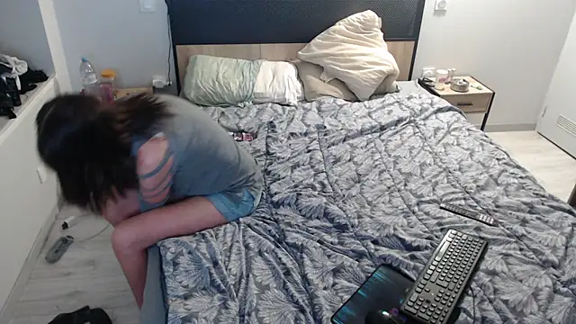 missthon0 online show from 10-13-25, 12:05