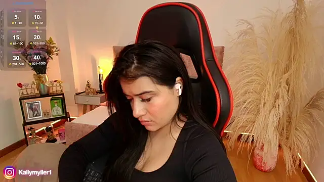 Snapshot of KallyMyller1 chatting on 12-14-24, 10:07 KallyMyller1 online show from 12-14-24, 10:07