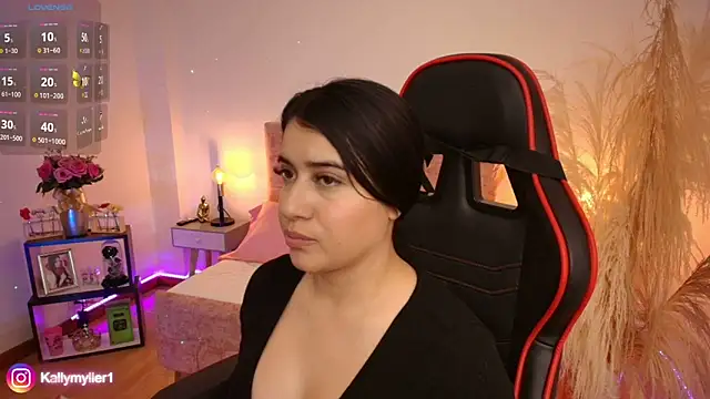 Snapshot of KallyMyller1 chatting on 01-04-25, 07:34 KallyMyller1 online show from 01-04-25, 07:34