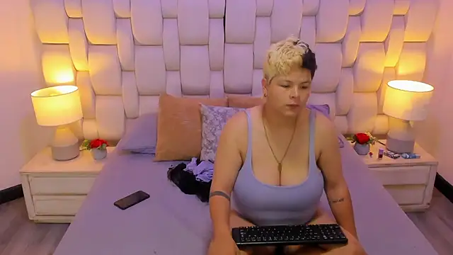 MiaYMolly online show from 12-05-25, 06:55