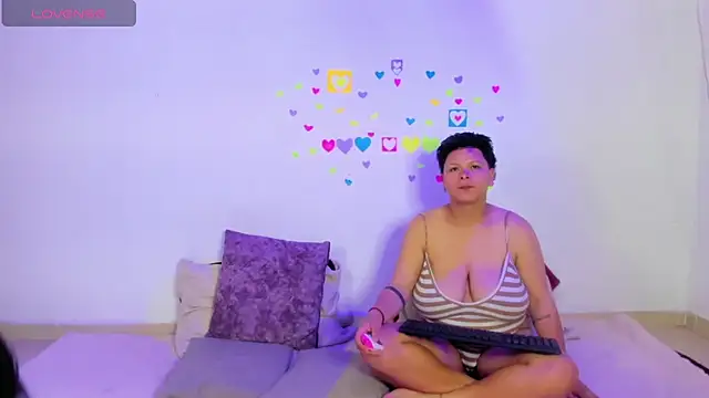 MiaYMolly online show from 04-09-26, 02:33