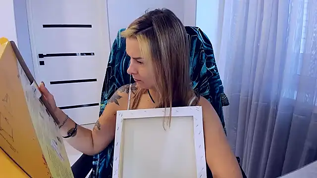 AlexiaDarren online show from 10-30-25, 04:25