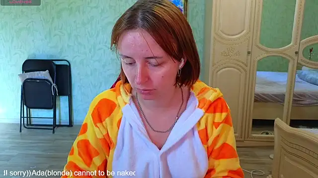 Snapshot of DanaMartina chatting on 10-24-25, 10:00 DanaMartina online show from 10-24-25, 10:00