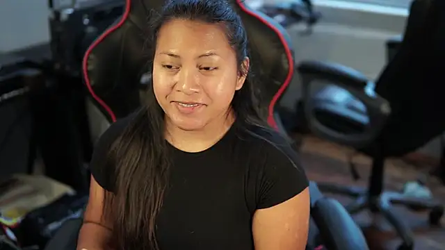 Snapshot of Bubbleliyah chatting on 12-22-24, 01:55 Bubbleliyah online show from 12-22-24, 01:55